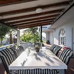 House Rose With Garden And Pool Ferienhaus