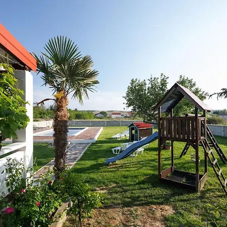 Semesterbostad House Rose With Garden And Pool