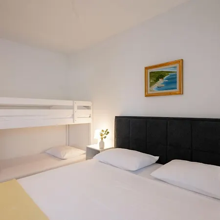 House Rose With Garden And Pool Ljubač