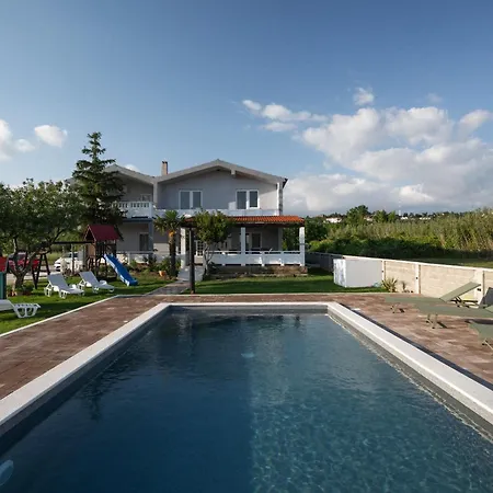 House Rose With Garden And Pool Prázdninový dům Ljubač