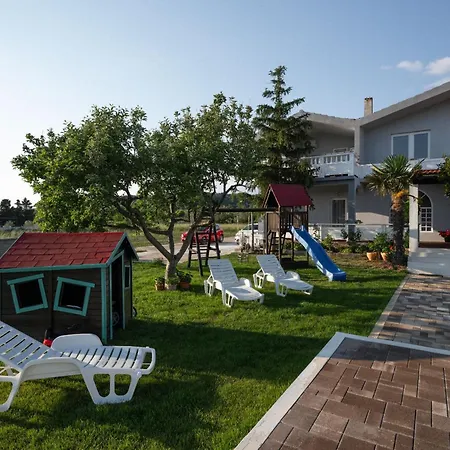 House Rose With Garden And Pool Ljubač