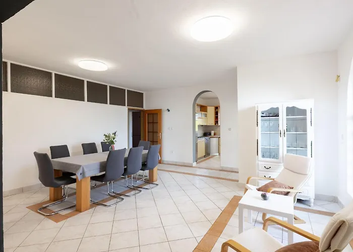 Ferienhaus House Rose With Garden And Pool Ljubač