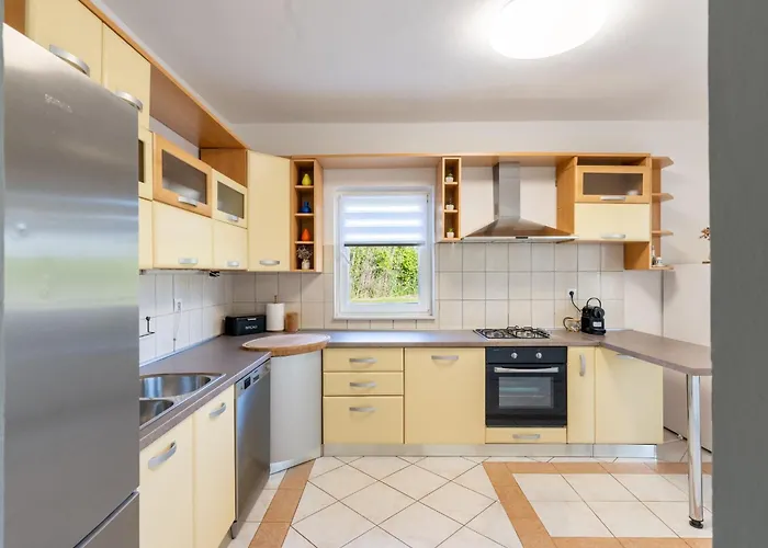 House Rose With Garden And Pool *