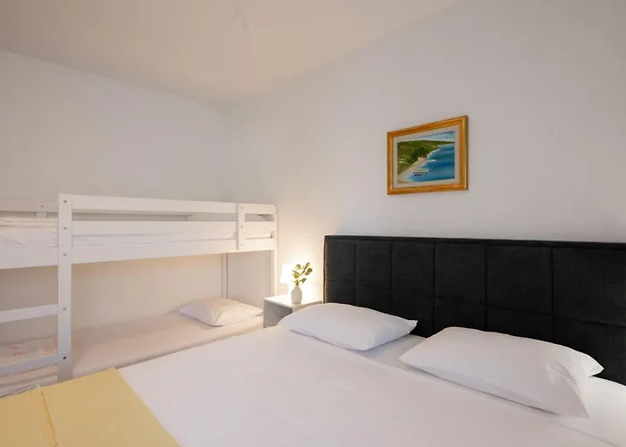 House Rose With Garden And Pool Ljubač