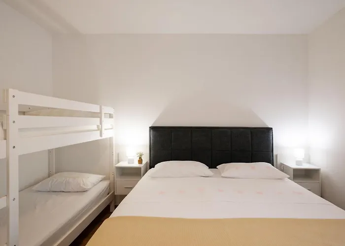 House Rose With Garden And Pool