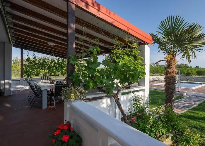 Ferienhaus House Rose With Garden And Pool