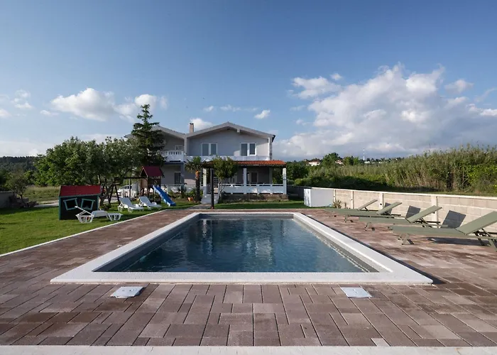 House Rose With Garden And Pool * Ljubač