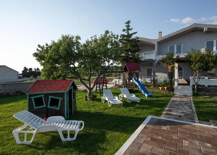 House Rose With Garden And Pool Ljubač